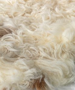 schapenvacht-kleed-tapijt-bruin-room-©-foto