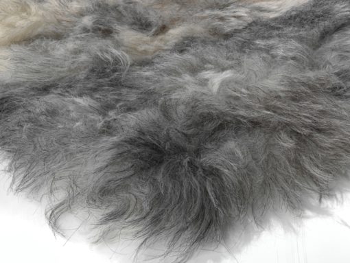 schapenvacht-kleed-tapijt-plaid-grijs-patchwork-ijsland-detail
