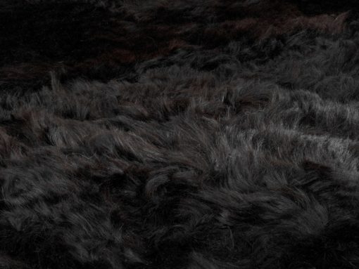 schapenvacht-kleed-tapijt-zwart-bruin--©-foto. (2