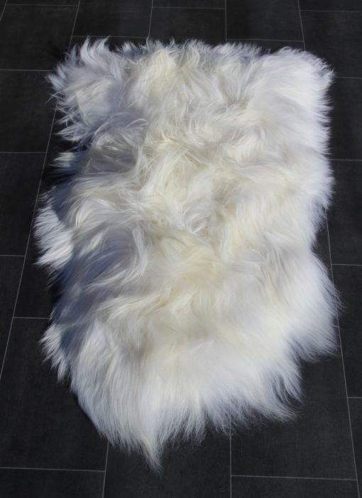 IJslandse schapenvacht Mega lang wol Wit/ivoor kleur, reparatie aan de lederzijde
