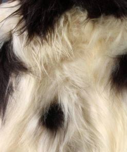 detail-foto-schapenvacht-ijsland-wit-zwart