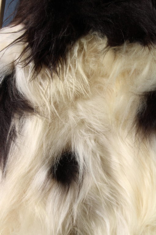 detail-foto-schapenvacht-ijsland-wit-zwart